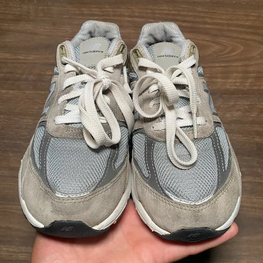 Boy's New Balance 990v5 Grey White Running Shoes Sneaker Size 6Y (GC990GL5)